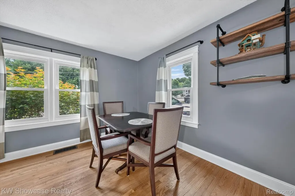 407 Broadway Springfield Charter Township MI 48350