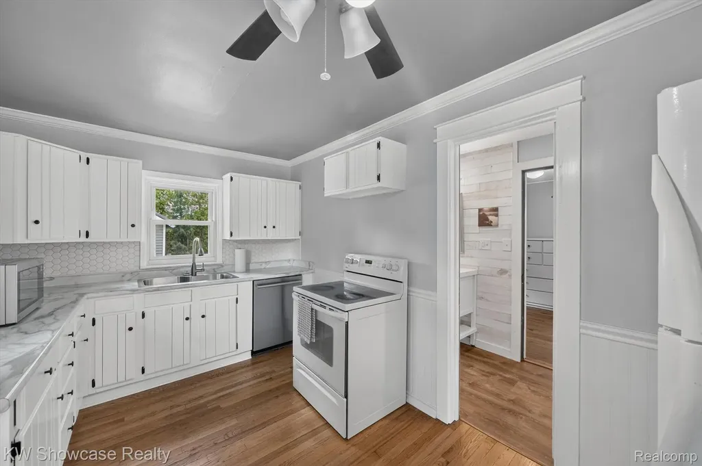 407 Broadway Springfield Charter Township MI 48350