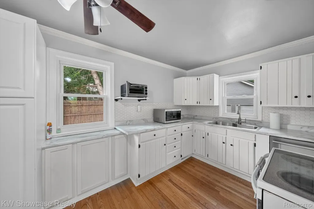407 Broadway Springfield Charter Township MI 48350