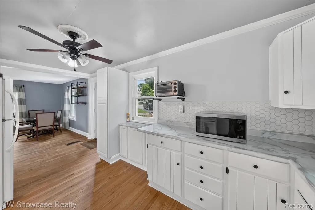 407 Broadway Springfield Charter Township MI 48350