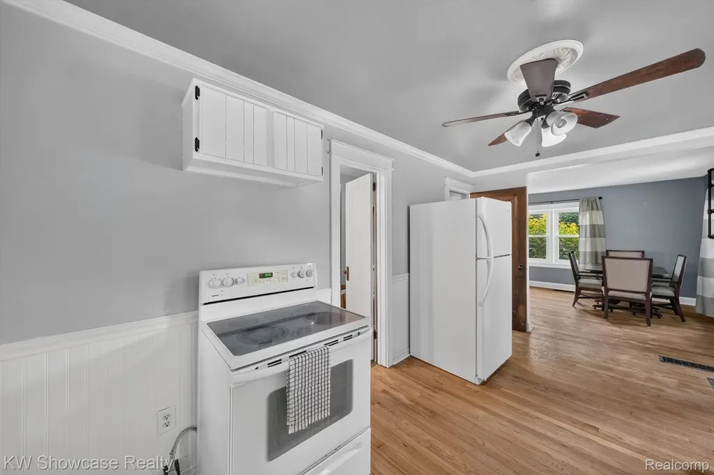 407 Broadway Springfield Charter Township MI 48350