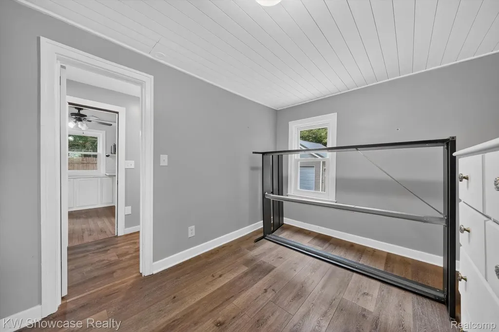 407 Broadway Springfield Charter Township MI 48350