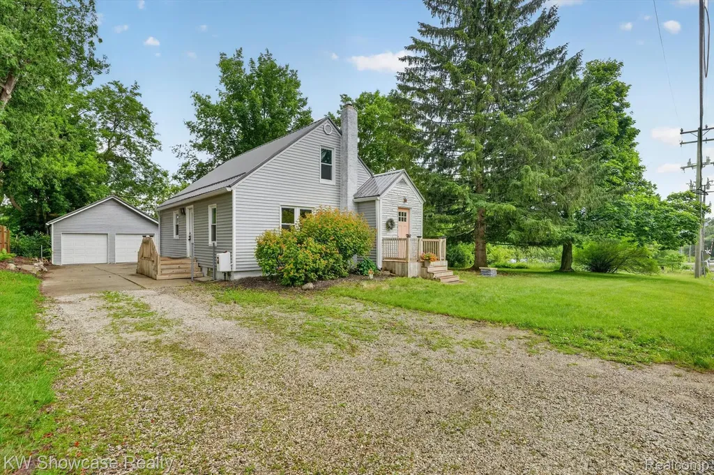 407 Broadway Springfield Charter Township MI 48350