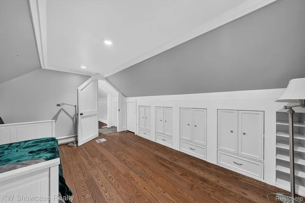 407 Broadway Springfield Charter Township MI 48350
