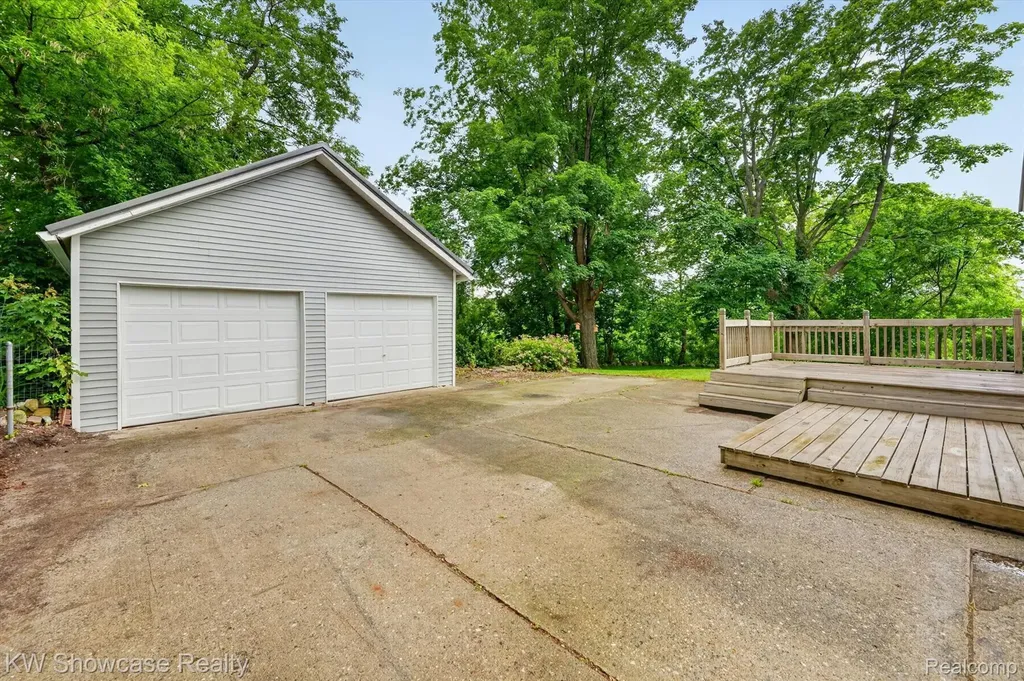 407 Broadway Springfield Charter Township MI 48350
