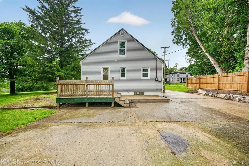 407 Broadway Springfield Charter Township MI 48350