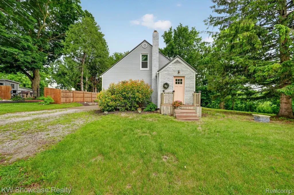407 Broadway Springfield Charter Township MI 48350