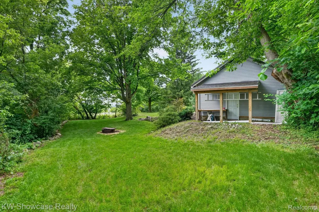 407 Broadway Springfield Charter Township MI 48350