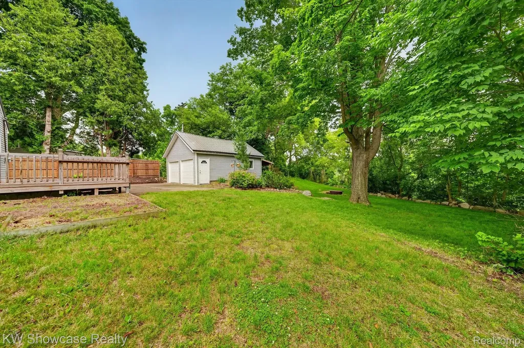 407 Broadway Springfield Charter Township MI 48350