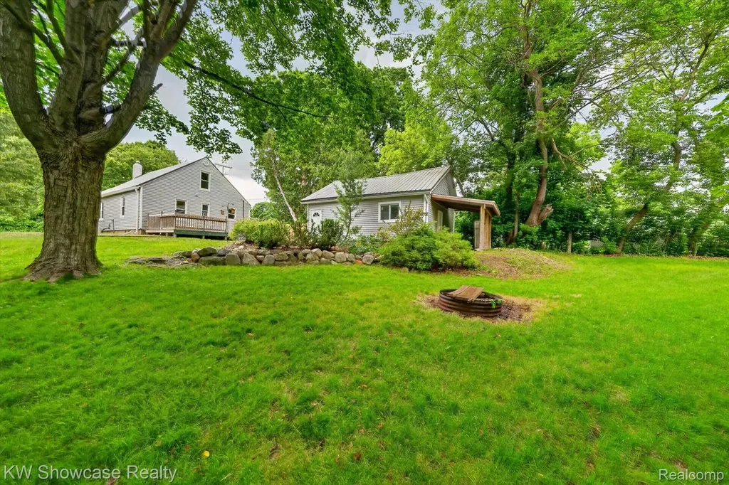 407 Broadway Springfield Charter Township MI 48350