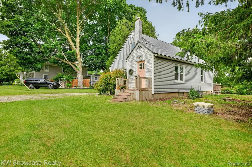 407 Broadway Springfield Charter Township MI 48350