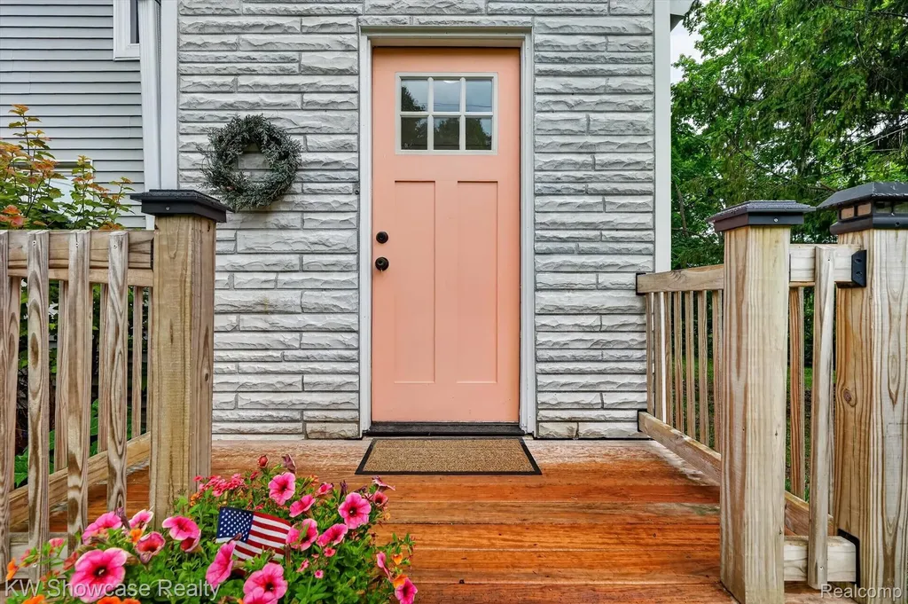 407 Broadway Springfield Charter Township MI 48350