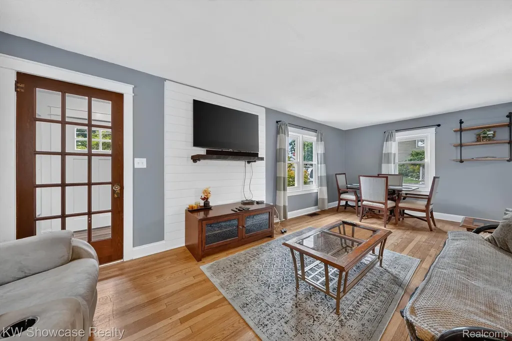407 Broadway Springfield Charter Township MI 48350