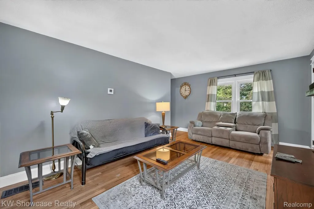 407 Broadway Springfield Charter Township MI 48350