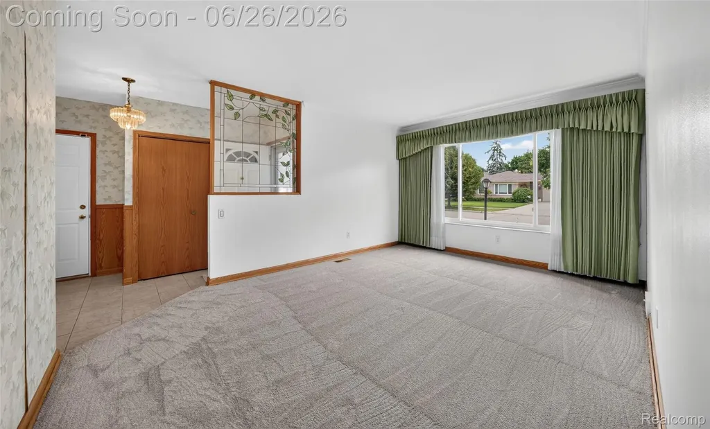 13818 Collins Drive Warren City MI 48088