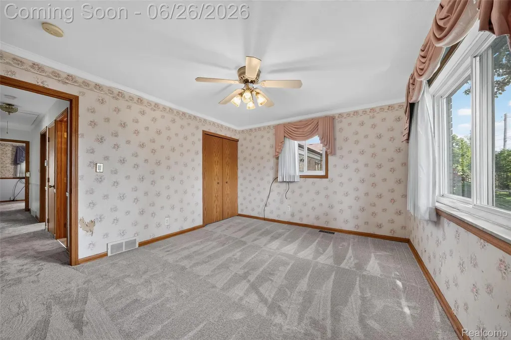 13818 Collins Drive Warren City MI 48088