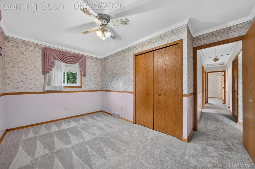 13818 Collins Drive Warren City MI 48088