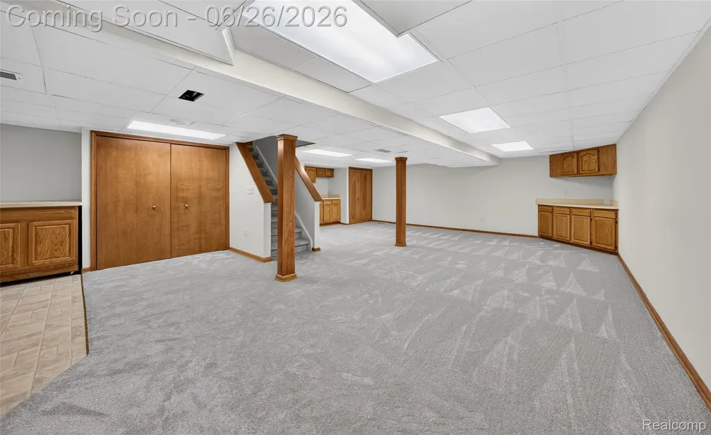 13818 Collins Drive Warren City MI 48088
