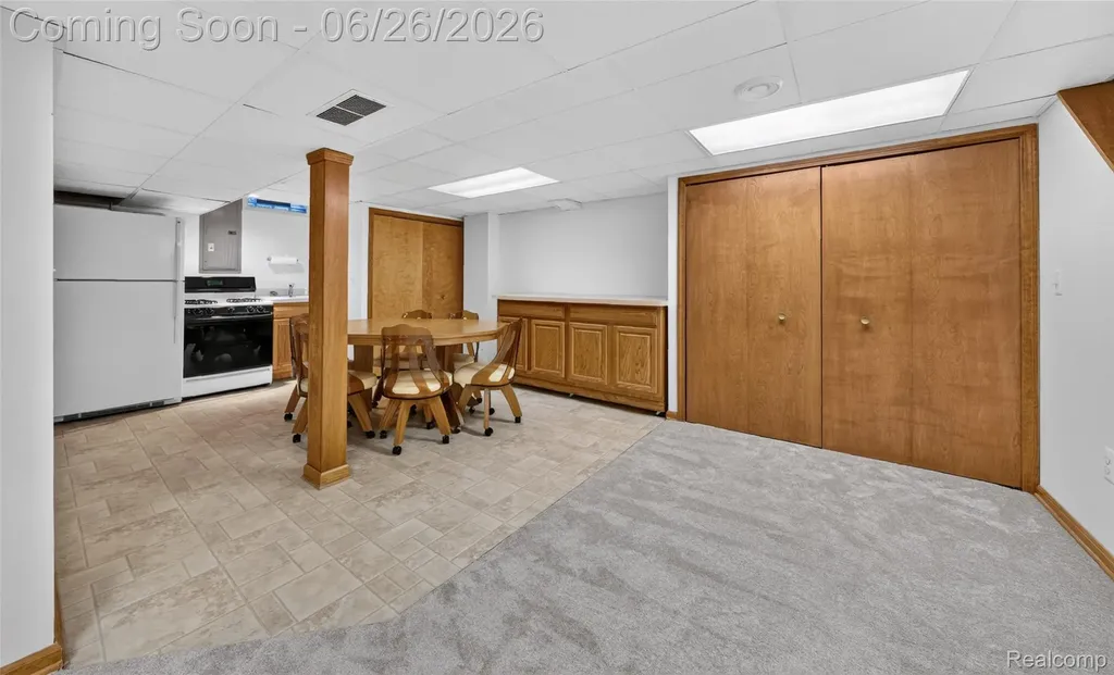 13818 Collins Drive Warren City MI 48088