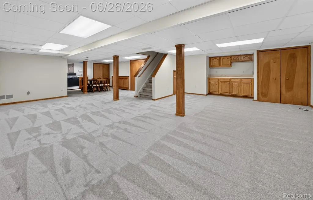 13818 Collins Drive Warren City MI 48088