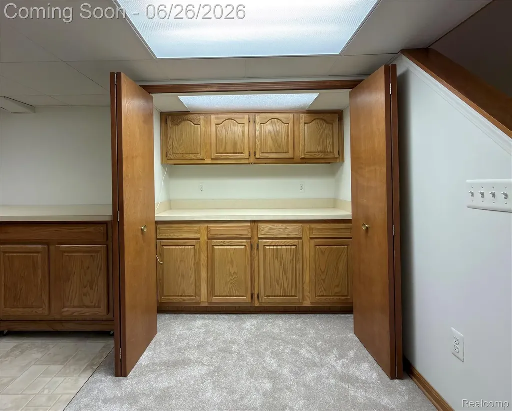 13818 Collins Drive Warren City MI 48088