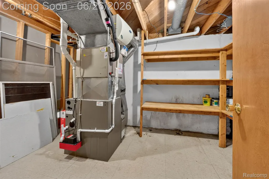 13818 Collins Drive Warren City MI 48088