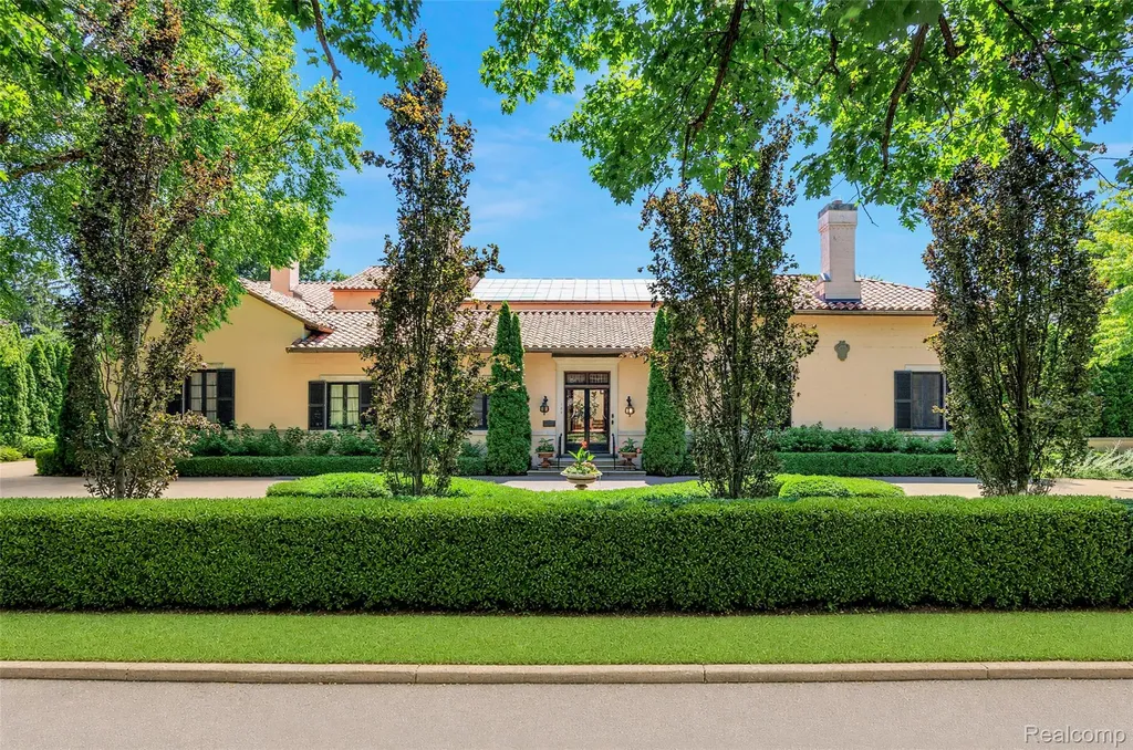 189 Cloverly Road Grosse Pointe Farms City MI 48236