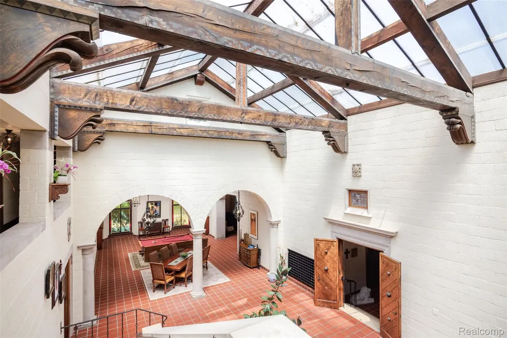 189 Cloverly Road Grosse Pointe Farms City MI 48236