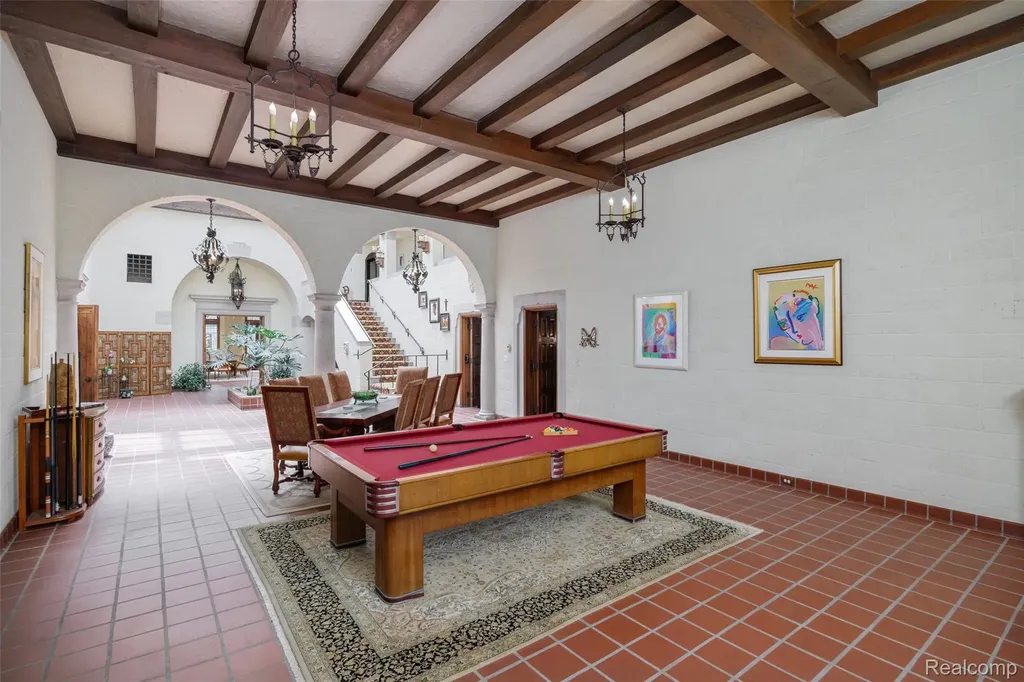 189 Cloverly Road Grosse Pointe Farms City MI 48236