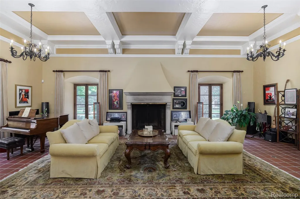 189 Cloverly Road Grosse Pointe Farms City MI 48236