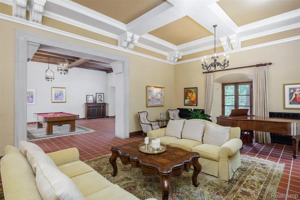 189 Cloverly Road Grosse Pointe Farms City MI 48236