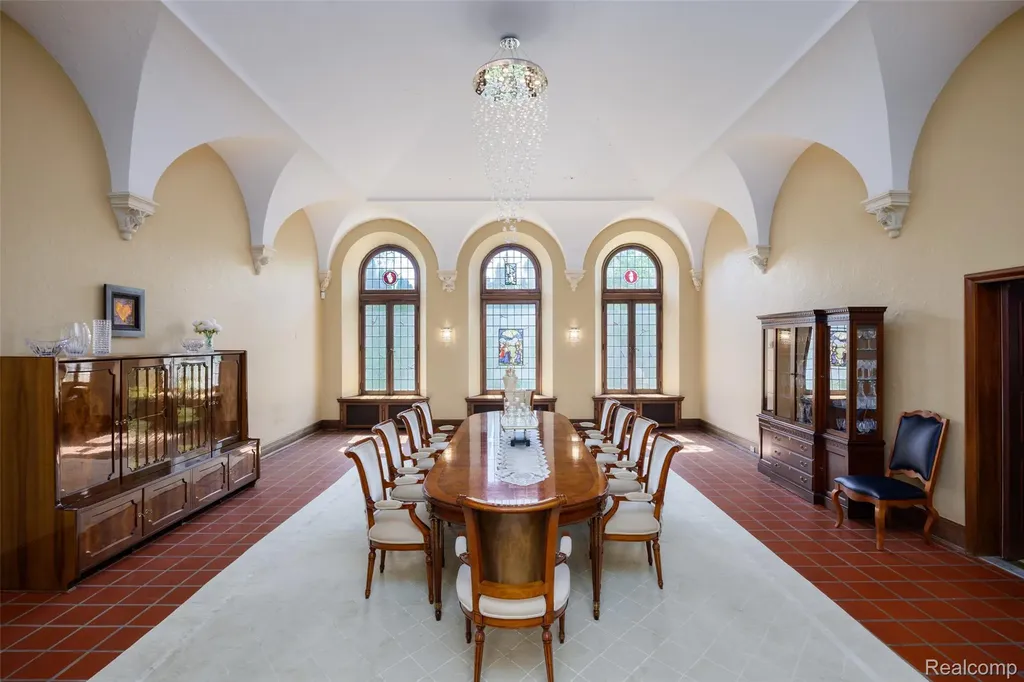 189 Cloverly Road Grosse Pointe Farms City MI 48236