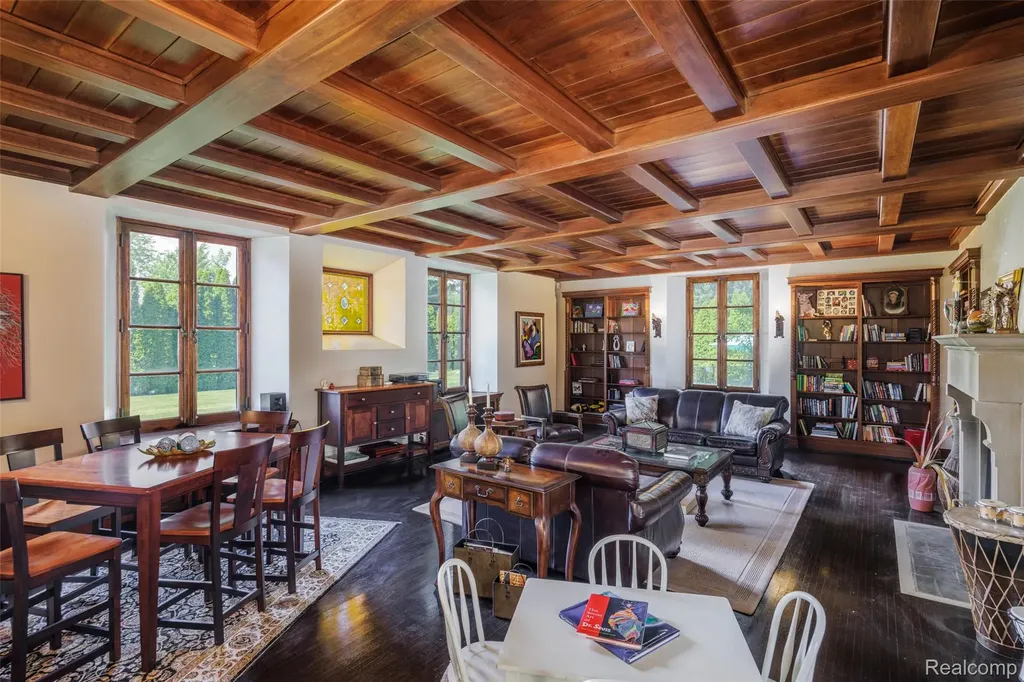 189 Cloverly Road Grosse Pointe Farms City MI 48236