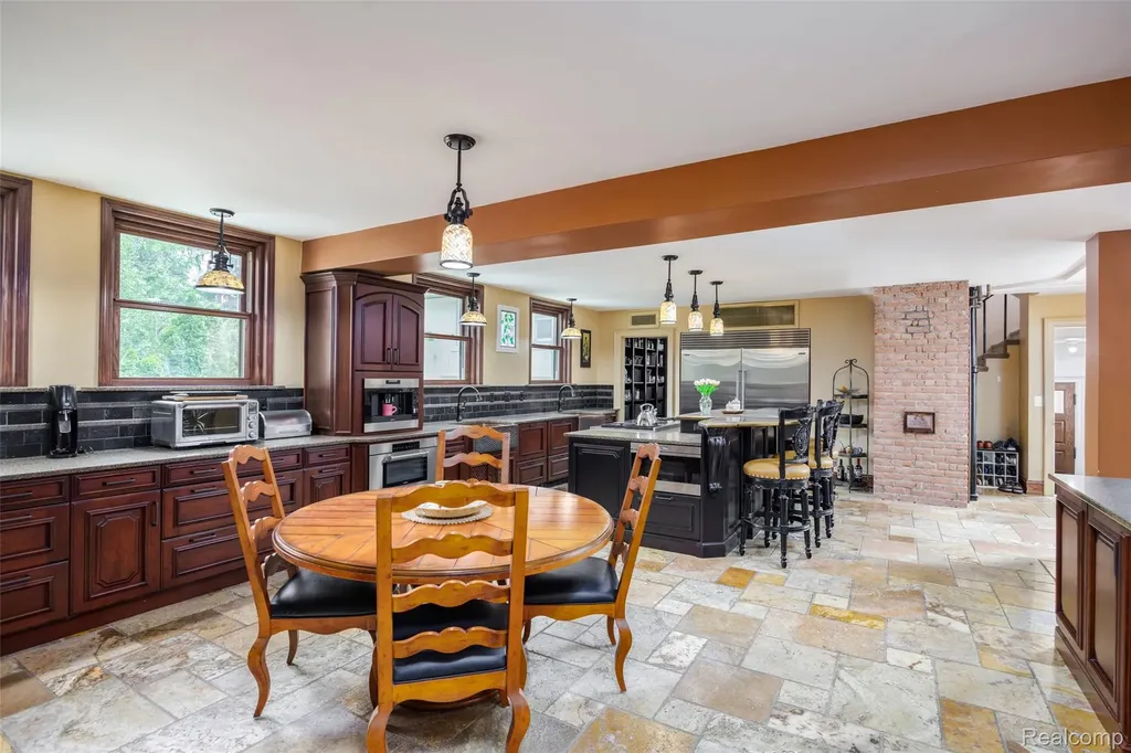 189 Cloverly Road Grosse Pointe Farms City MI 48236
