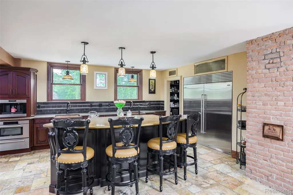 189 Cloverly Road Grosse Pointe Farms City MI 48236