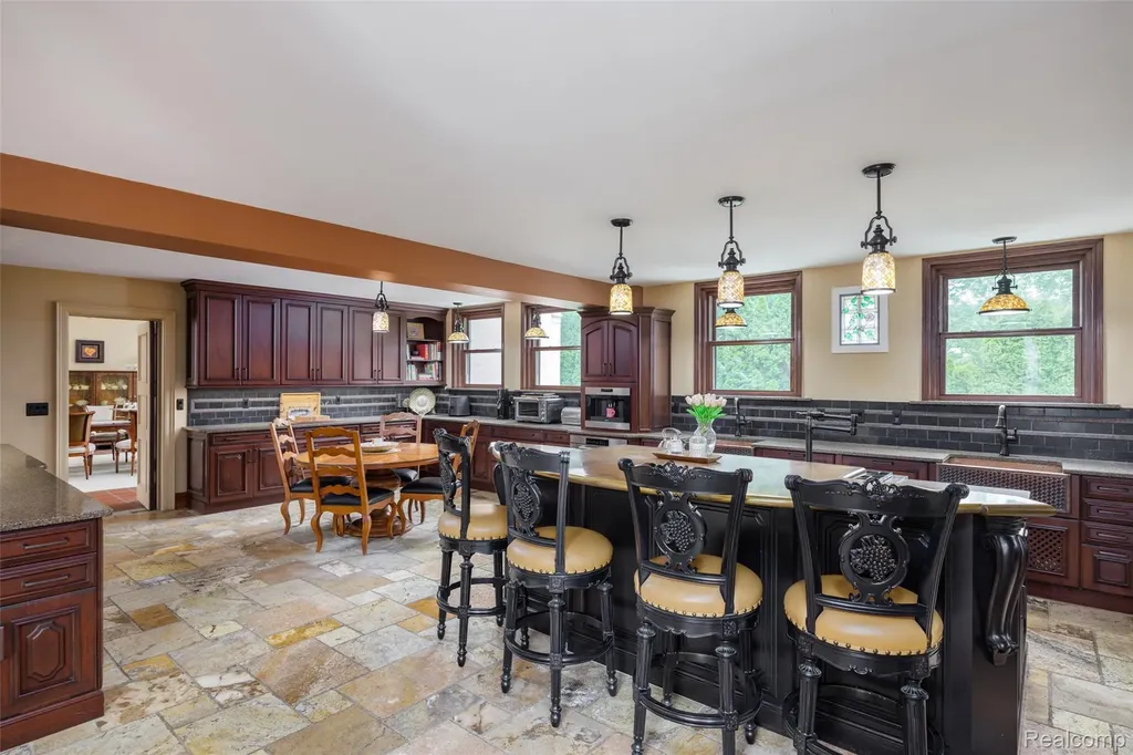 189 Cloverly Road Grosse Pointe Farms City MI 48236