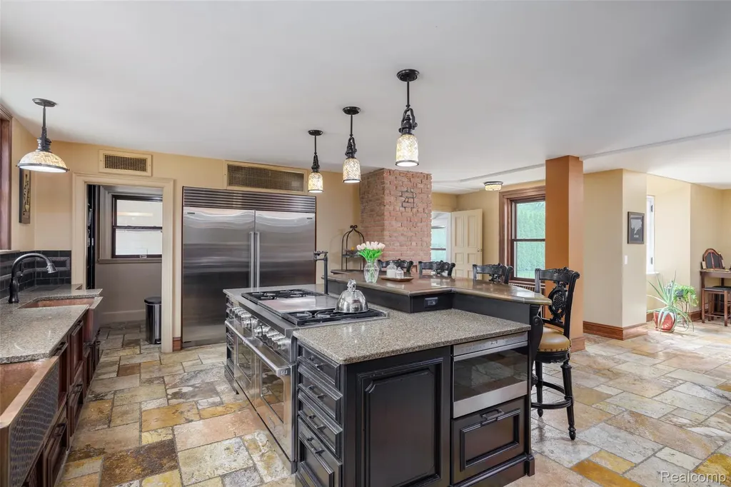 189 Cloverly Road Grosse Pointe Farms City MI 48236