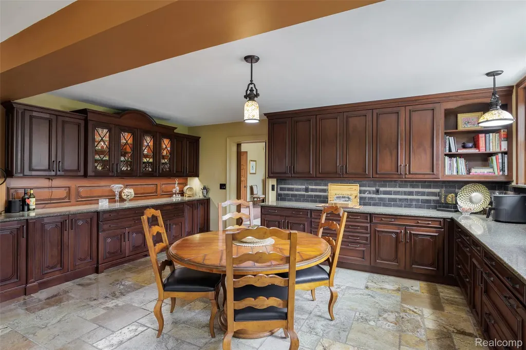 189 Cloverly Road Grosse Pointe Farms City MI 48236