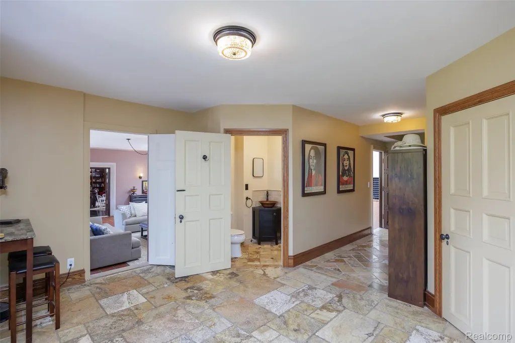 189 Cloverly Road Grosse Pointe Farms City MI 48236