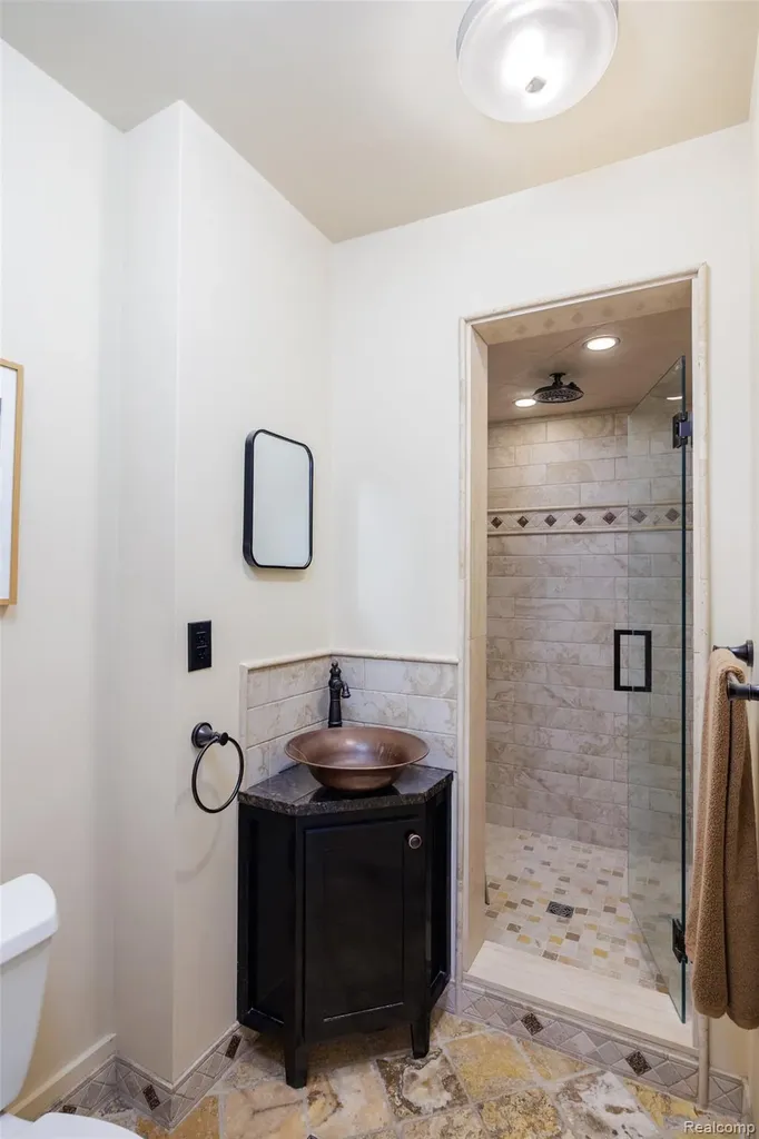 189 Cloverly Road Grosse Pointe Farms City MI 48236