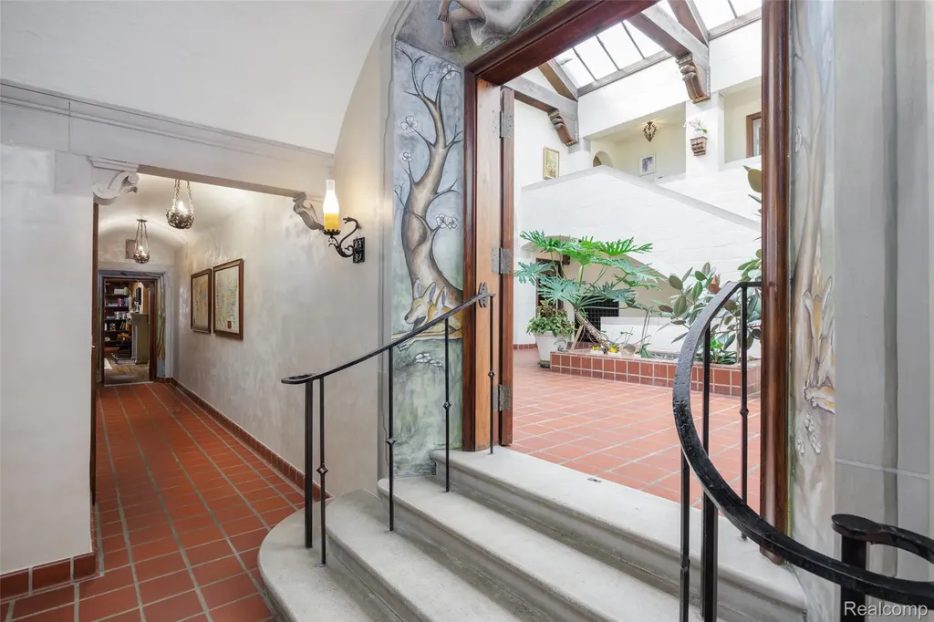 189 Cloverly Road Grosse Pointe Farms City MI 48236
