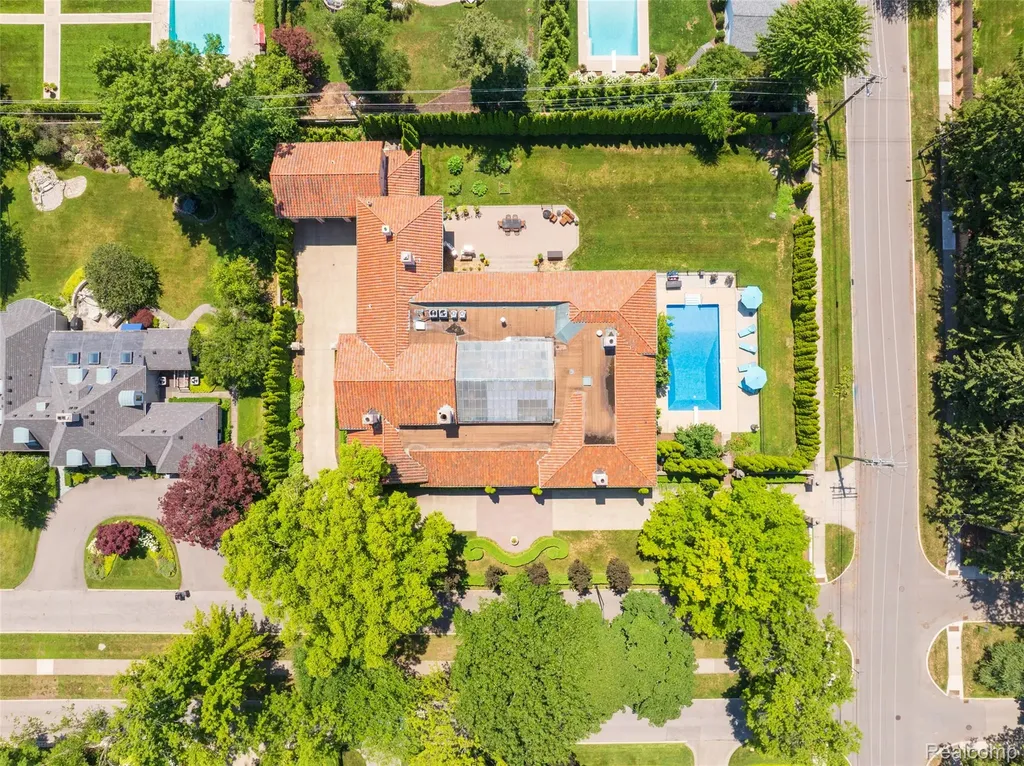 189 Cloverly Road Grosse Pointe Farms City MI 48236