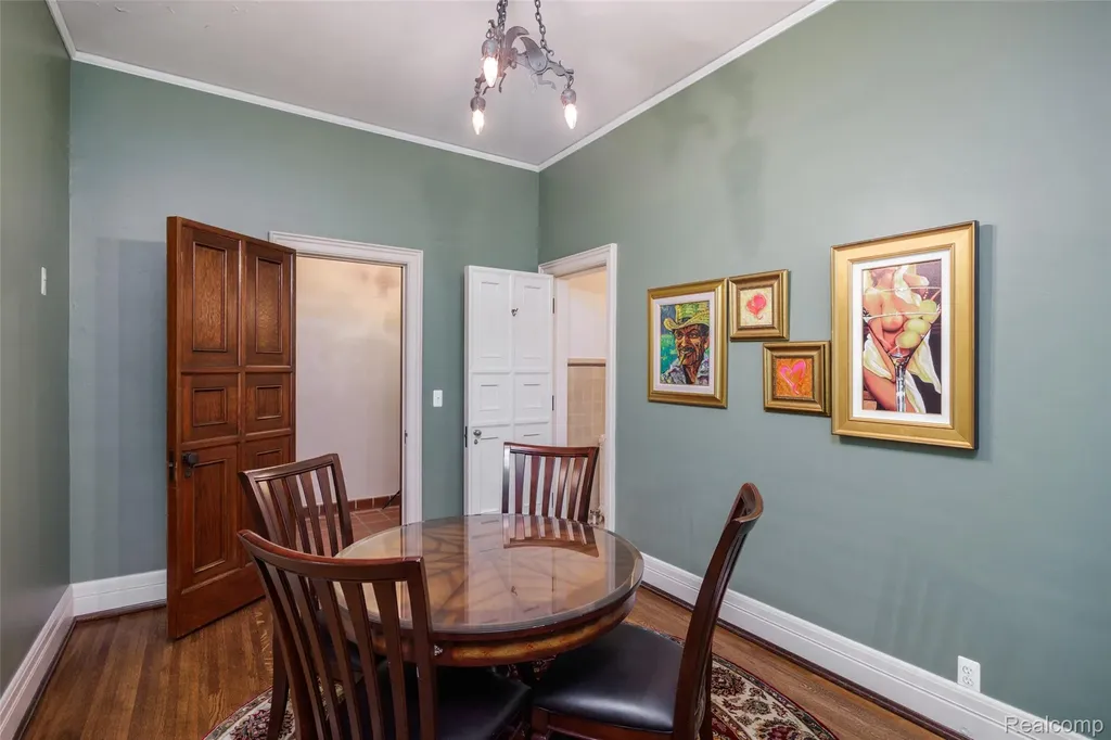 189 Cloverly Road Grosse Pointe Farms City MI 48236