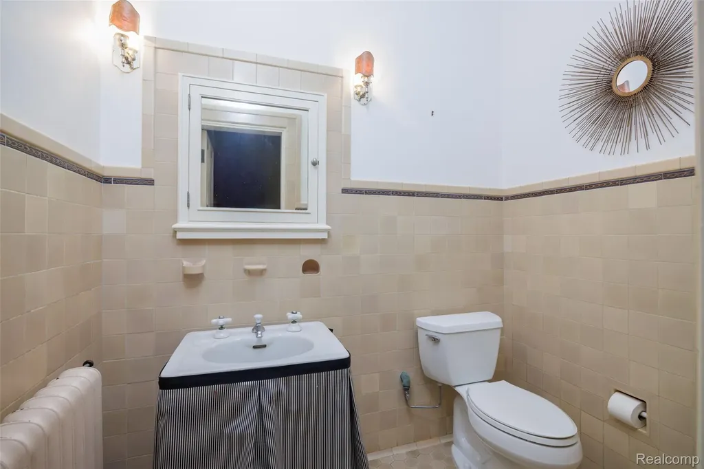 189 Cloverly Road Grosse Pointe Farms City MI 48236