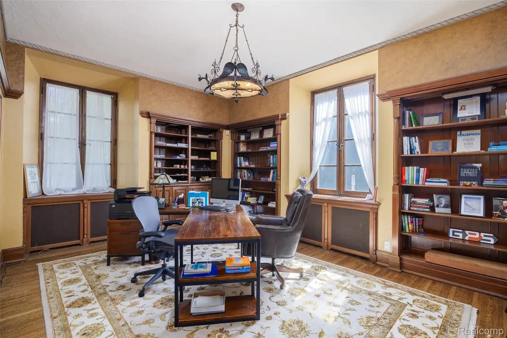 189 Cloverly Road Grosse Pointe Farms City MI 48236