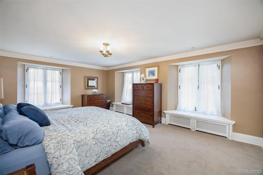 189 Cloverly Road Grosse Pointe Farms City MI 48236