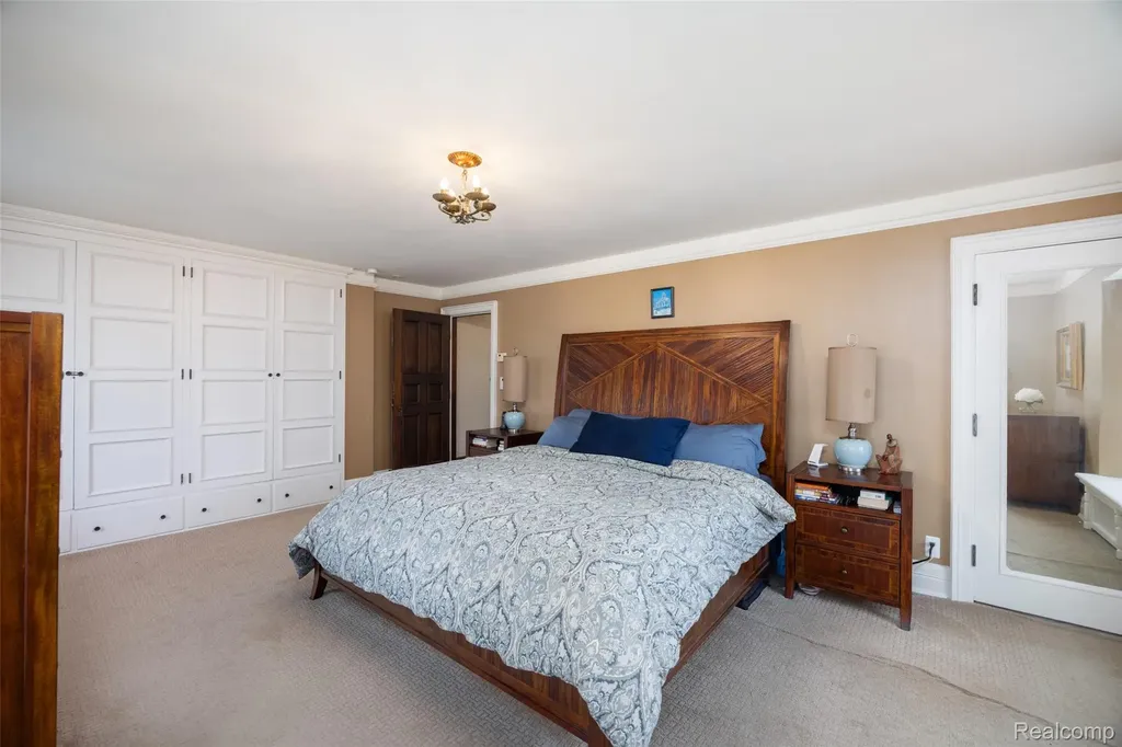 189 Cloverly Road Grosse Pointe Farms City MI 48236