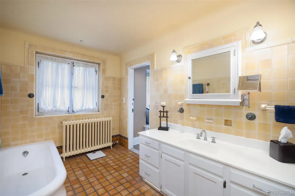 189 Cloverly Road Grosse Pointe Farms City MI 48236