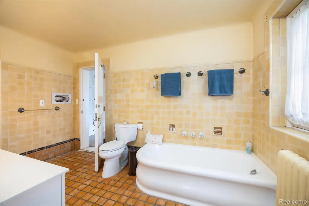 189 Cloverly Road Grosse Pointe Farms City MI 48236