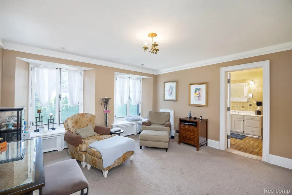 189 Cloverly Road Grosse Pointe Farms City MI 48236